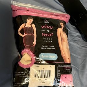 NWOT-HALF SLIP by MAIDENFORM* Hides unwanted bumps .No Pinch Shaping Waistband